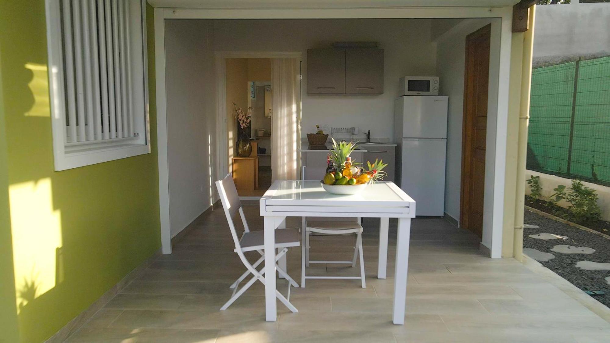 Studio Avec Piscine, A 3 Minutes A Pied Des Plages Sainte-Anne  Exterior photo