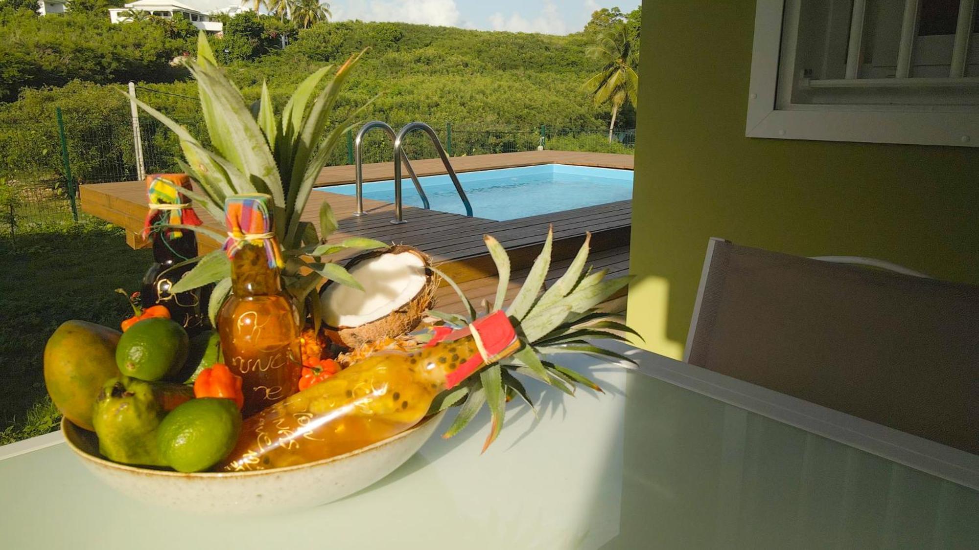 Studio Avec Piscine, A 3 Minutes A Pied Des Plages Sainte-Anne  Exterior photo