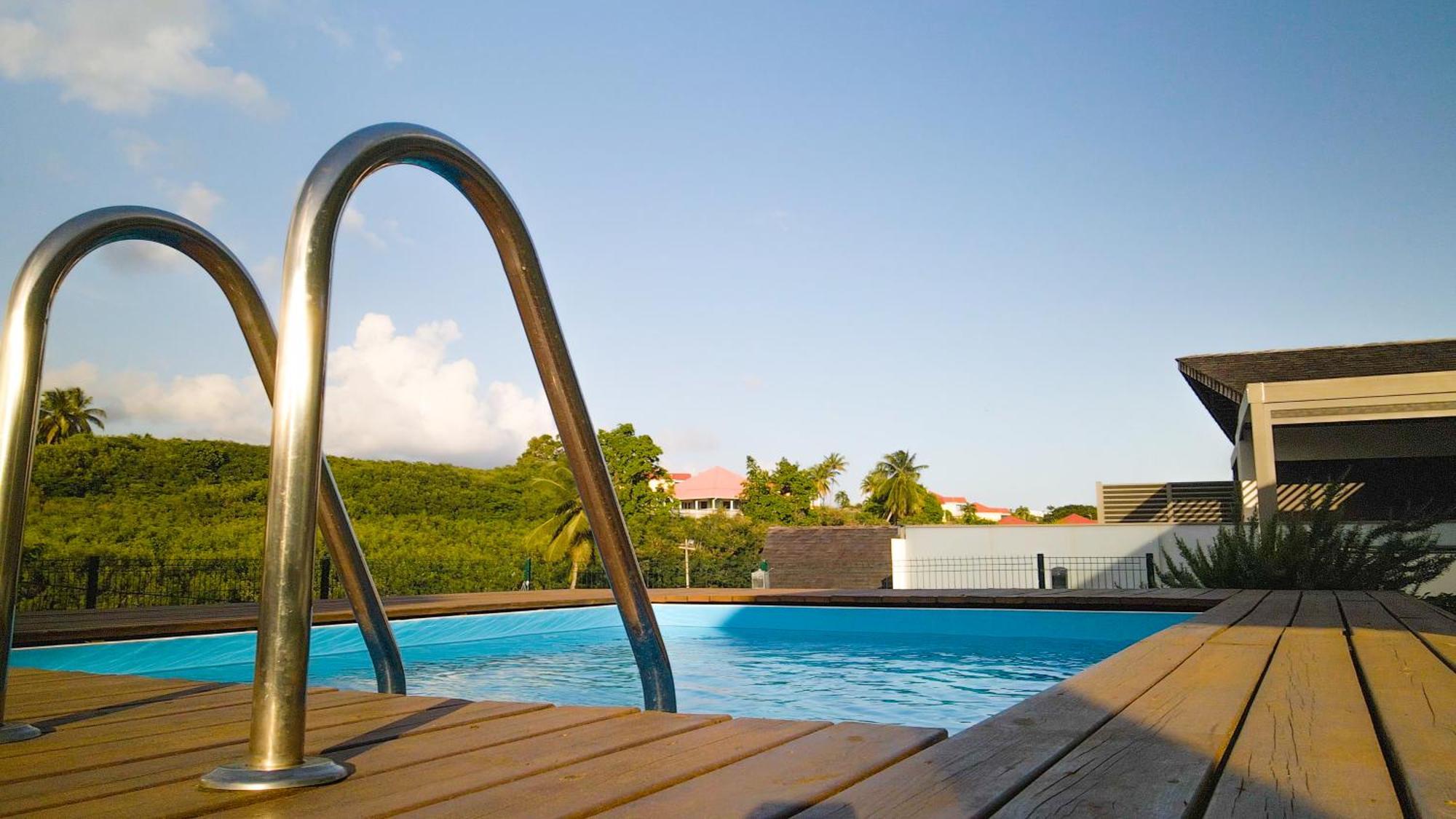 Studio Avec Piscine, A 3 Minutes A Pied Des Plages Sainte-Anne  Exterior photo